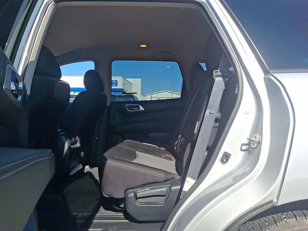 Thumbnail: 2020 Nissan Pathfinder - 24