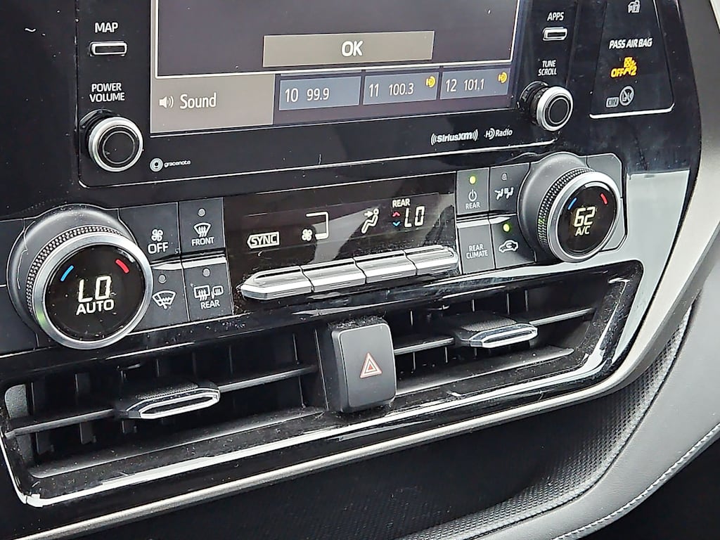 Thumbnail: 2021 Toyota Highlander - 28