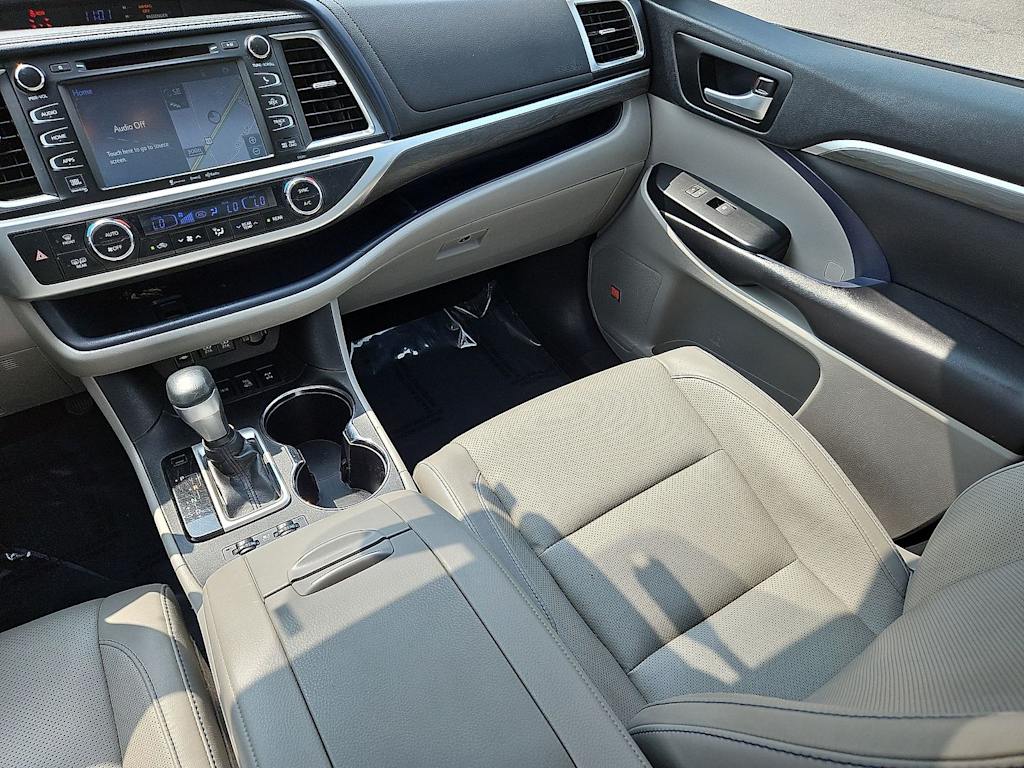 Thumbnail: 2019 Toyota Highlander - 16