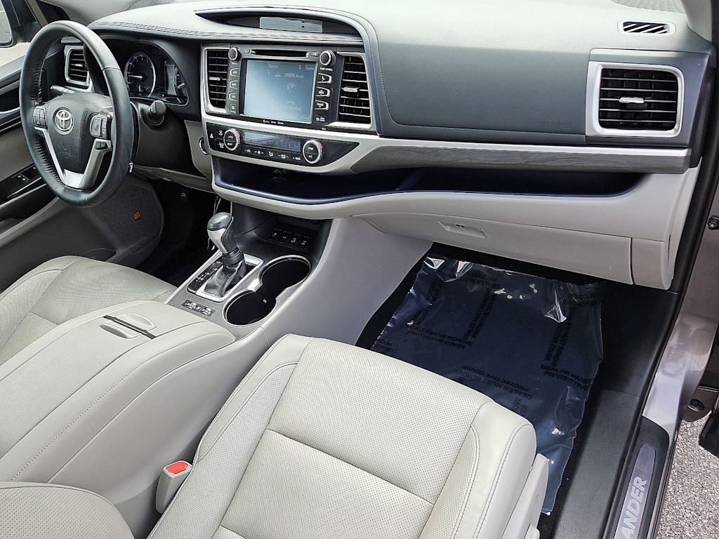 Thumbnail: 2019 Toyota Highlander - 38