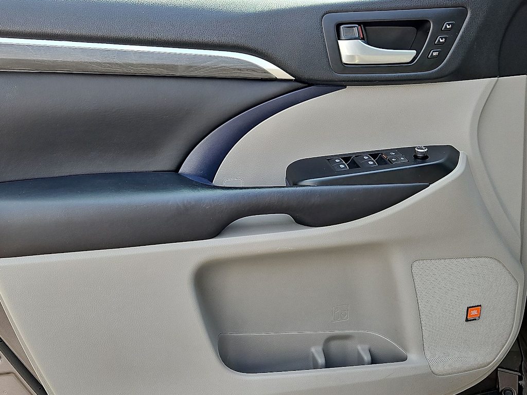 Thumbnail: 2019 Toyota Highlander - 32