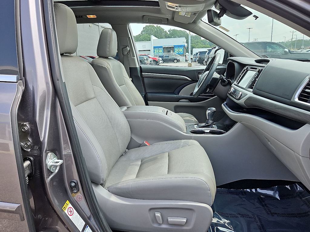Thumbnail: 2019 Toyota Highlander - 37