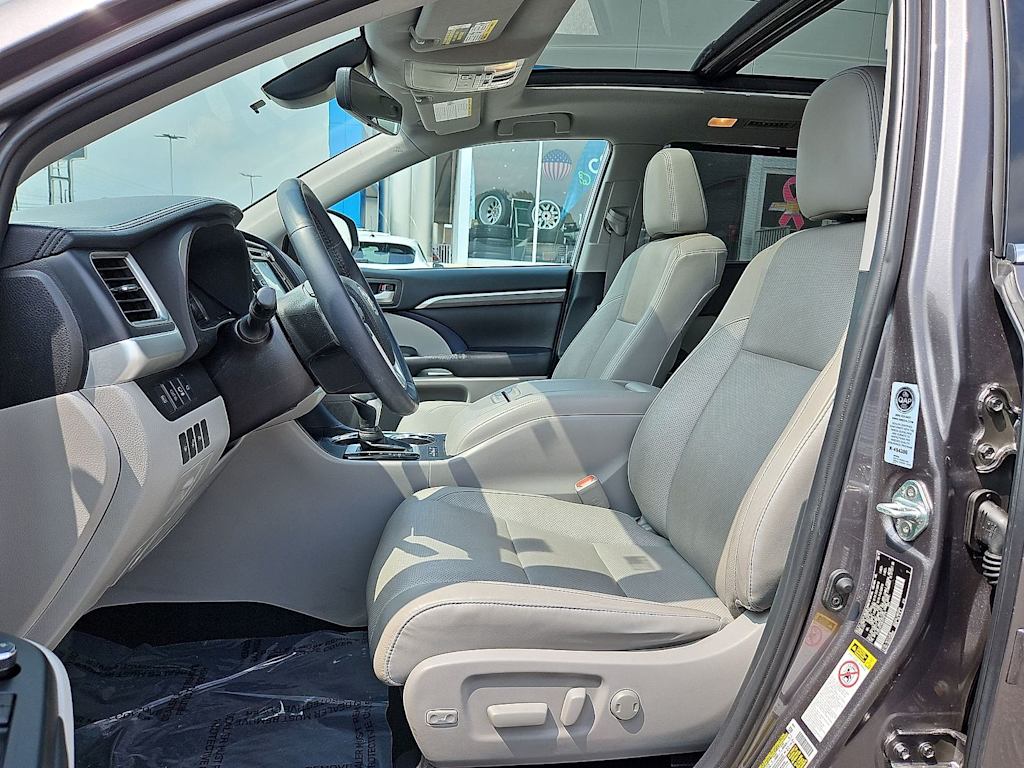Thumbnail: 2019 Toyota Highlander - 11