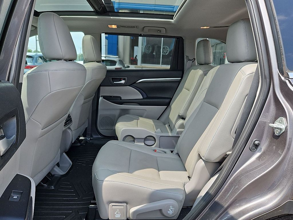 Thumbnail: 2019 Toyota Highlander - 35