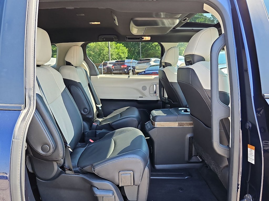 Thumbnail: 2025 Toyota Sienna - 36