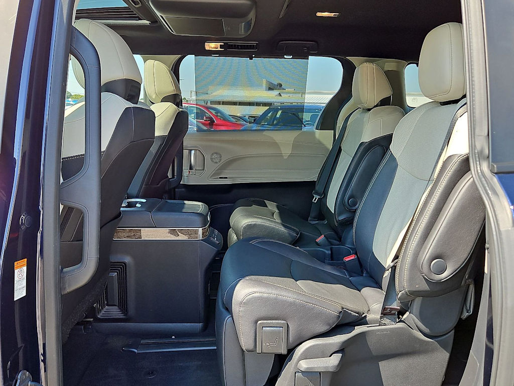 Thumbnail: 2025 Toyota Sienna - 35