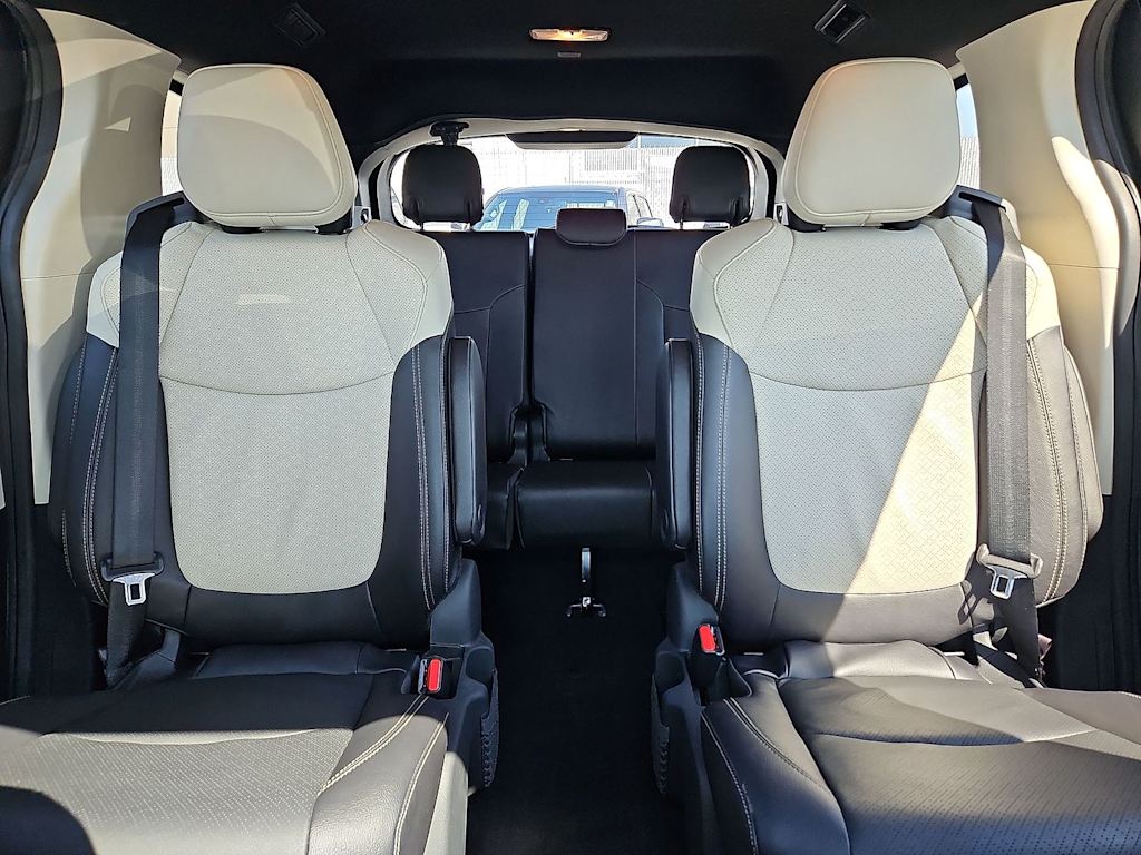 Thumbnail: 2025 Toyota Sienna - 25