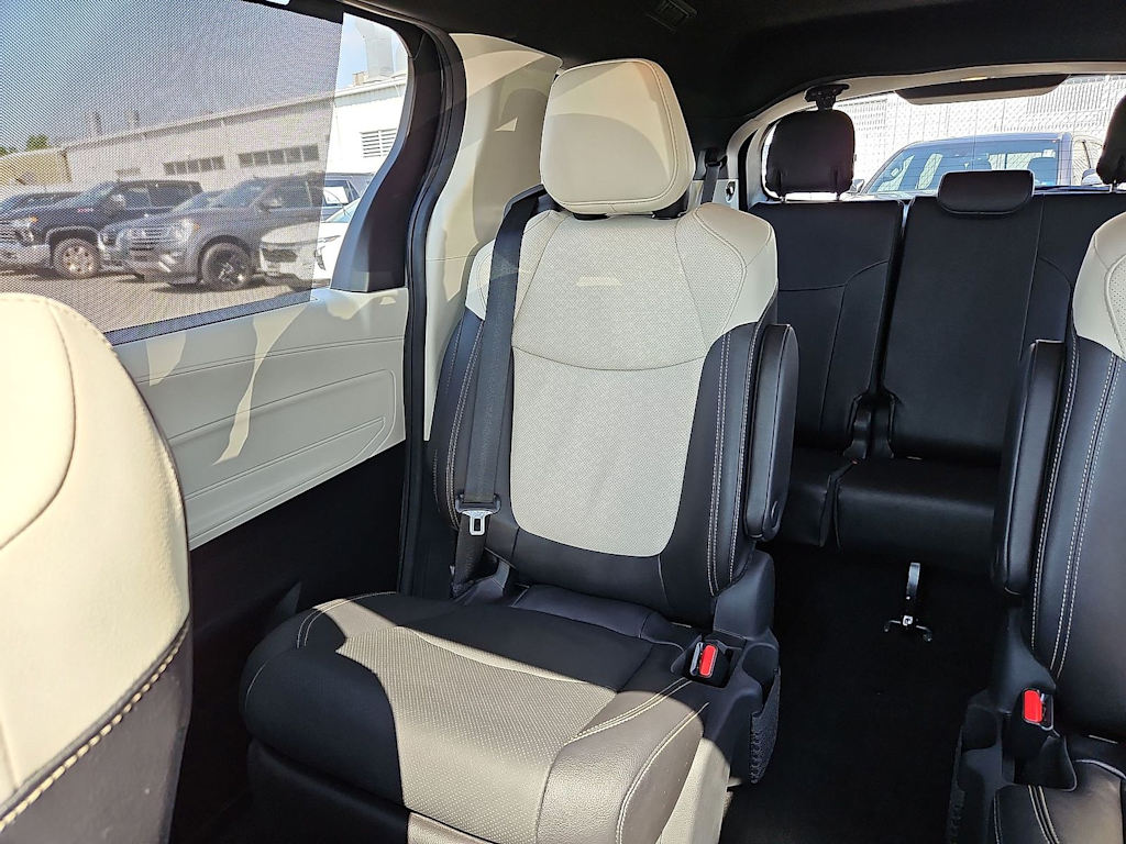 Thumbnail: 2025 Toyota Sienna - 12