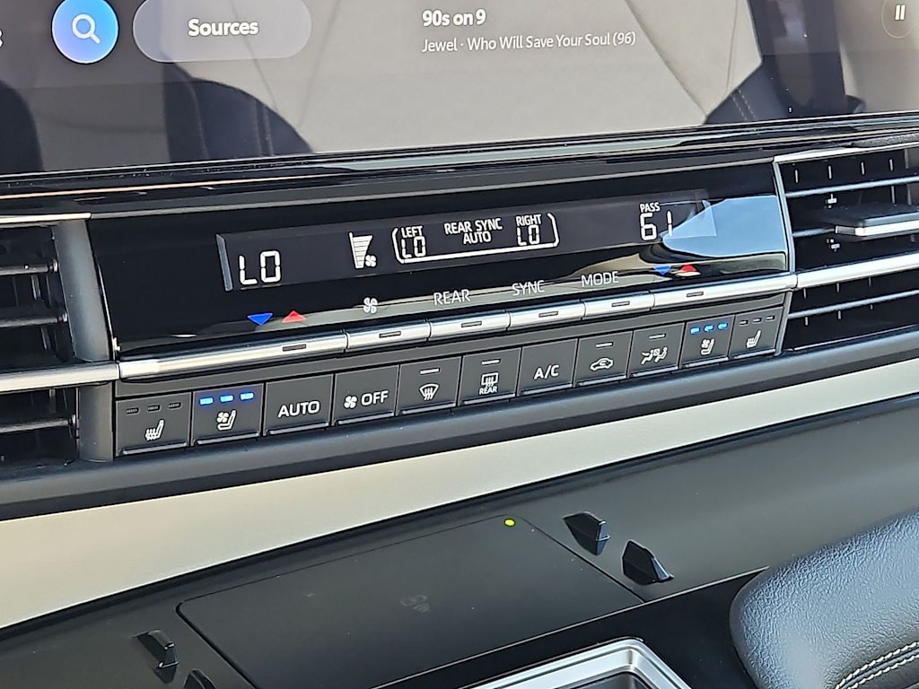 Thumbnail: 2025 Toyota Sienna - 31