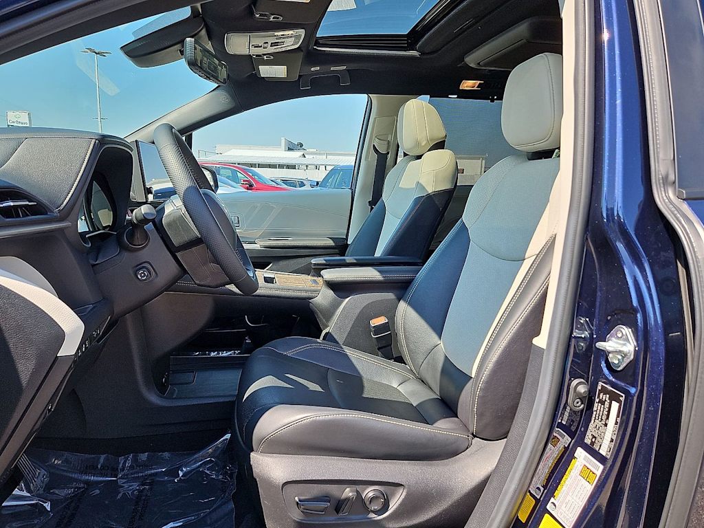 Thumbnail: 2025 Toyota Sienna - 10