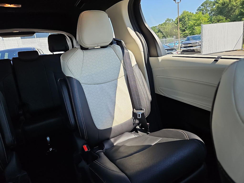 Thumbnail: 2025 Toyota Sienna - 26