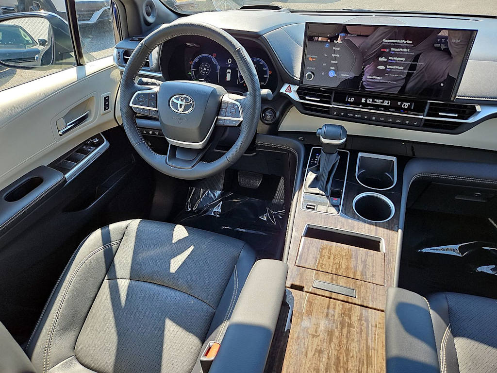 Thumbnail: 2025 Toyota Sienna - 2