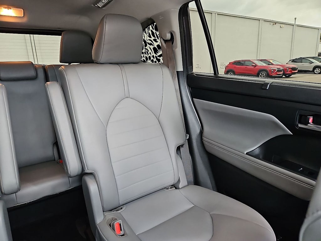 Thumbnail: 2021 Toyota Highlander - 26