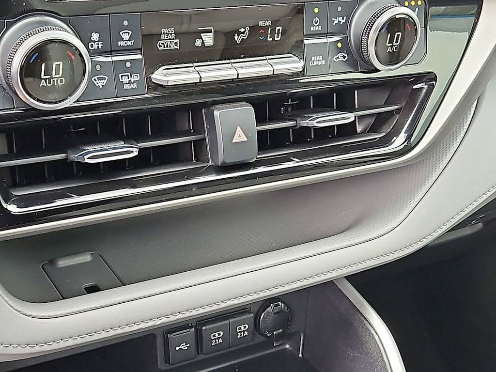 Thumbnail: 2021 Toyota Highlander - 30