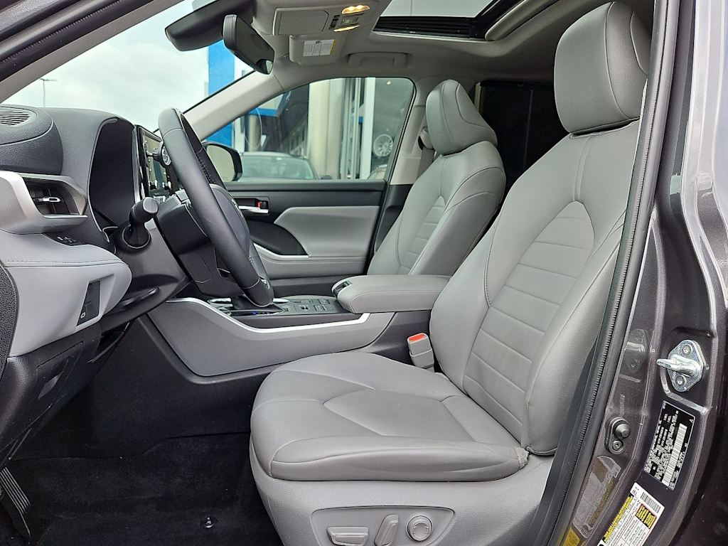 Thumbnail: 2021 Toyota Highlander - 9