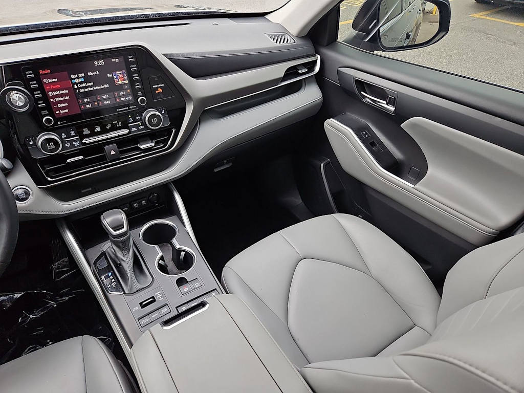 Thumbnail: 2021 Toyota Highlander - 12