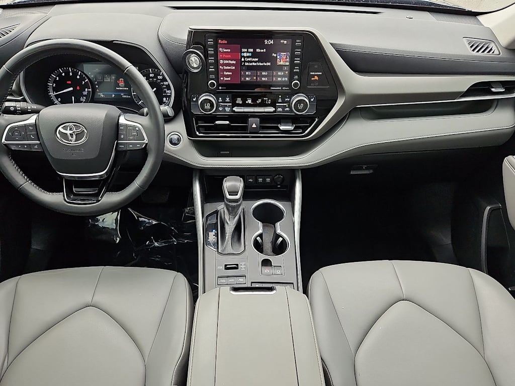 Thumbnail: 2021 Toyota Highlander - 32