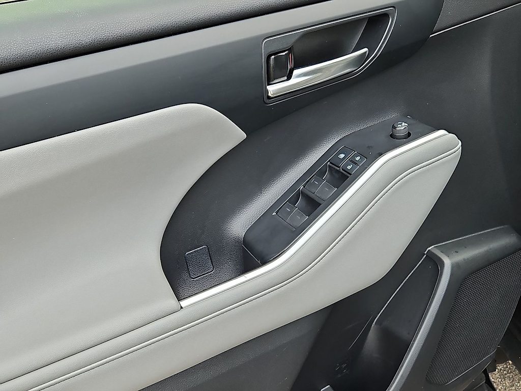 Thumbnail: 2021 Toyota Highlander - 34