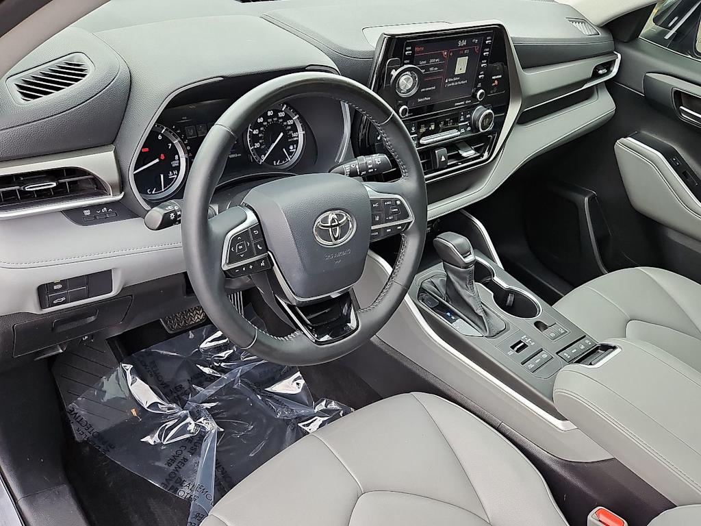 Thumbnail: 2021 Toyota Highlander - 13