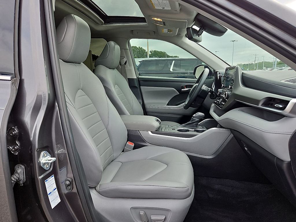 Thumbnail: 2021 Toyota Highlander - 10
