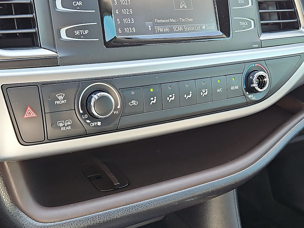 Thumbnail: 2017 Toyota Highlander - 29