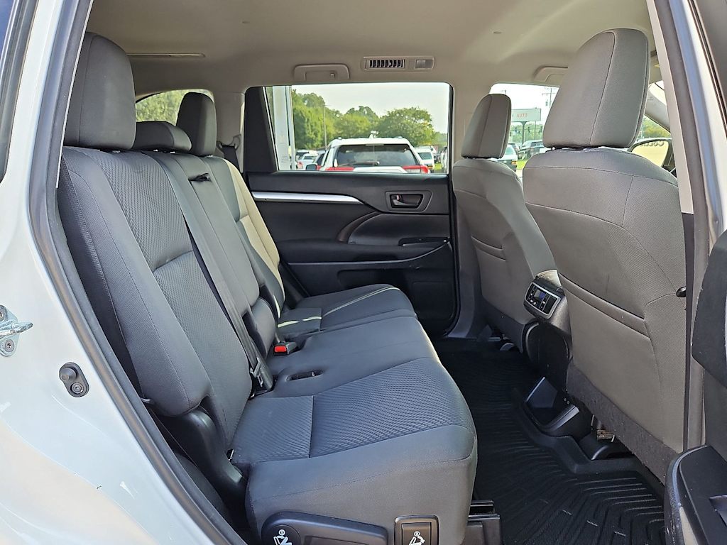 Thumbnail: 2017 Toyota Highlander - 35