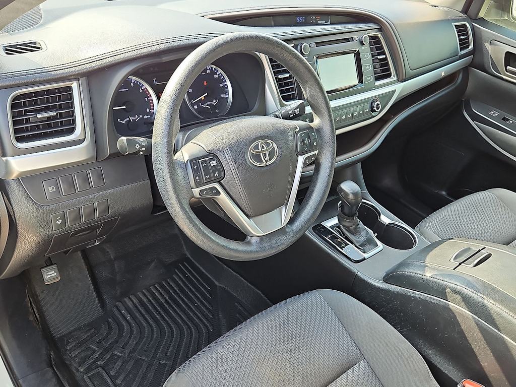Thumbnail: 2017 Toyota Highlander - 13