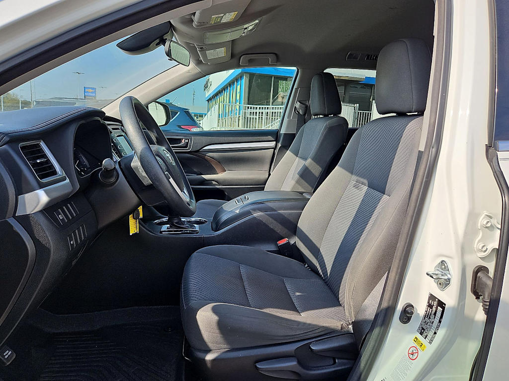 Thumbnail: 2017 Toyota Highlander - 9
