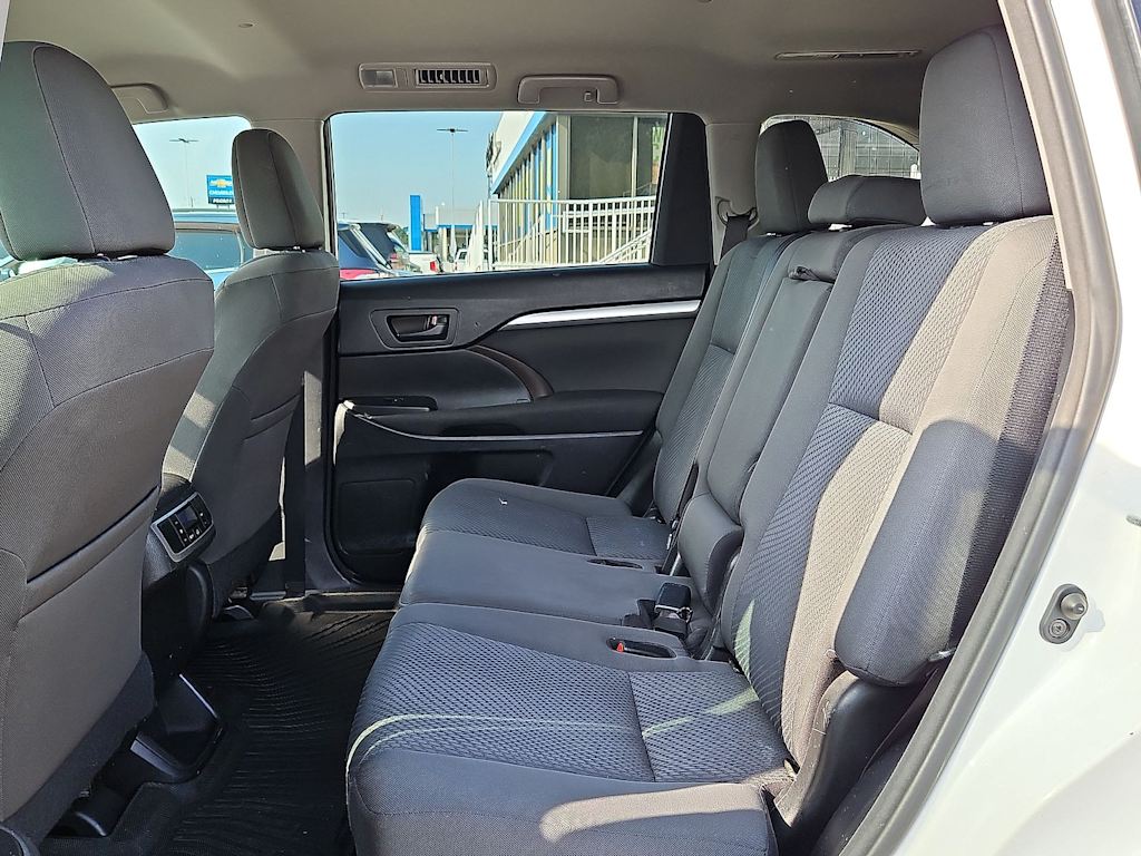 Thumbnail: 2017 Toyota Highlander - 34