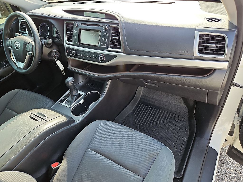Thumbnail: 2017 Toyota Highlander - 36