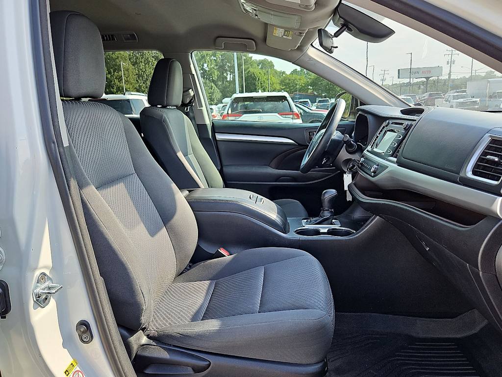 Thumbnail: 2017 Toyota Highlander - 10