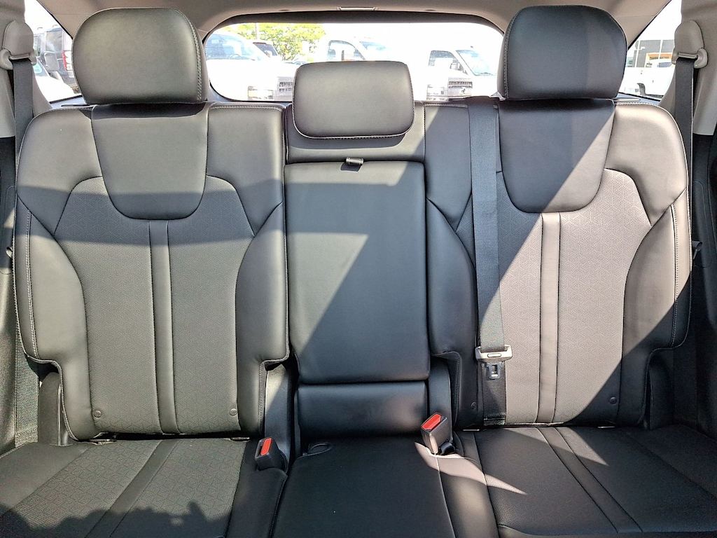 2023 Kia Sorento S - Photo 25