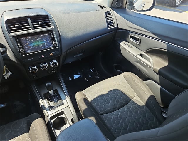 Thumbnail: 2021 Mitsubishi Outlander Sport - 13