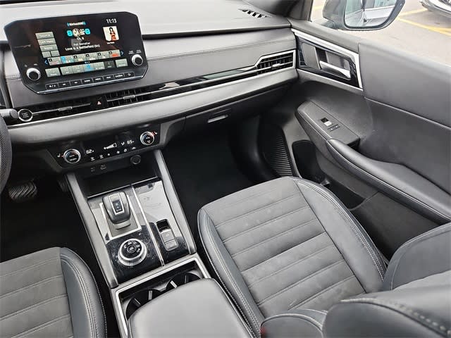 Thumbnail: 2023 Mitsubishi Outlander - 16