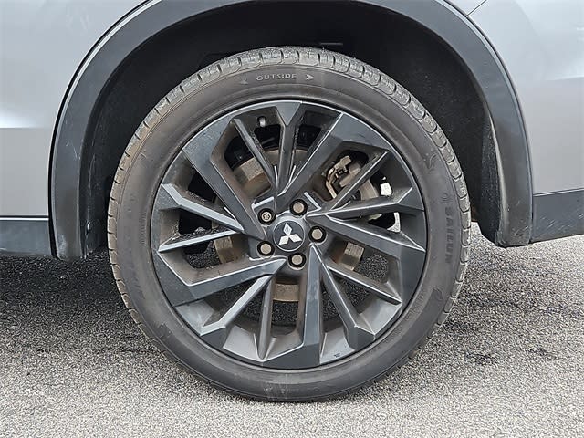 Thumbnail: 2023 Mitsubishi Outlander - 7