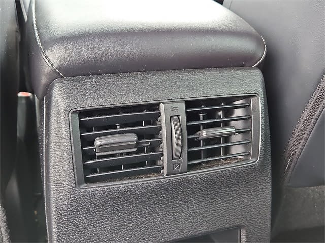 Thumbnail: 2023 Mitsubishi Outlander - 33