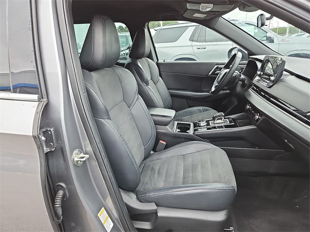 Thumbnail: 2023 Mitsubishi Outlander - 11