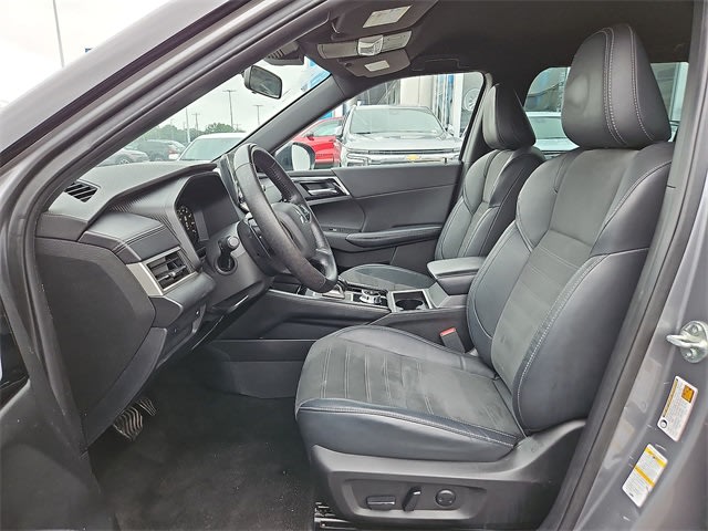 Thumbnail: 2023 Mitsubishi Outlander - 10