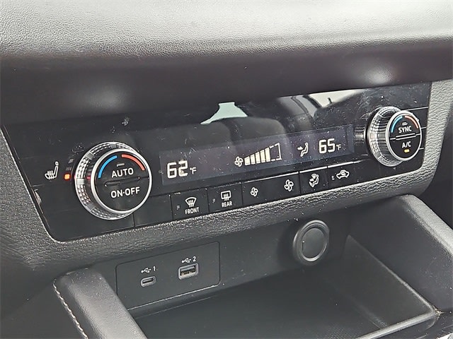 Thumbnail: 2023 Mitsubishi Outlander - 32