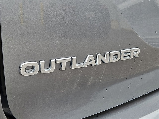 Thumbnail: 2023 Mitsubishi Outlander - 6