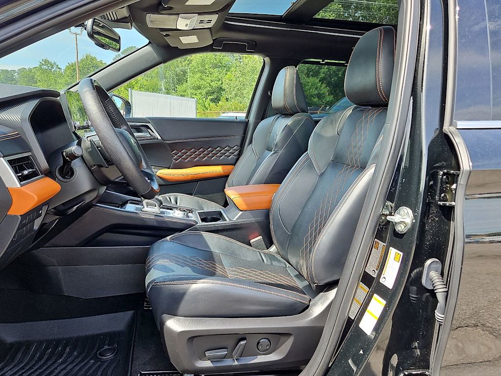 Thumbnail: 2023 Mitsubishi Outlander - 9