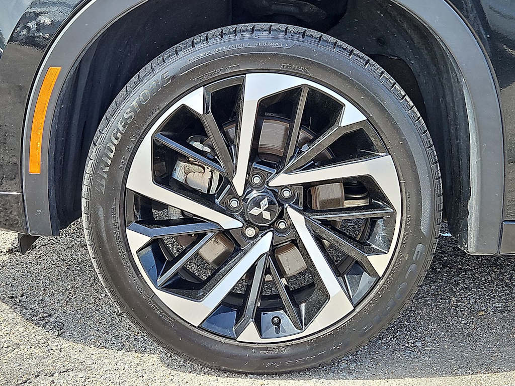 Thumbnail: 2023 Mitsubishi Outlander - 6