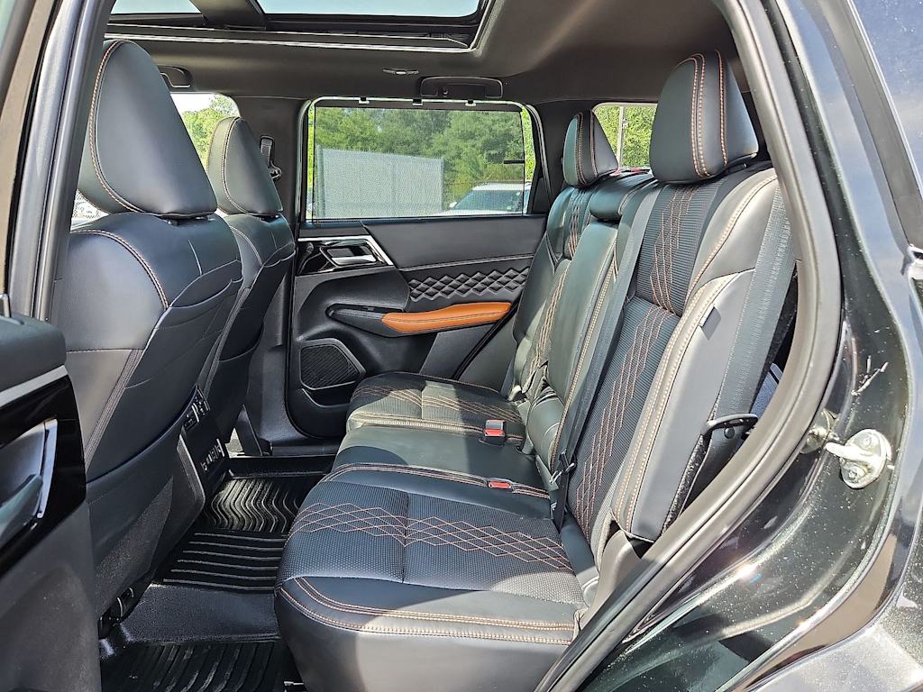 Thumbnail: 2023 Mitsubishi Outlander - 37