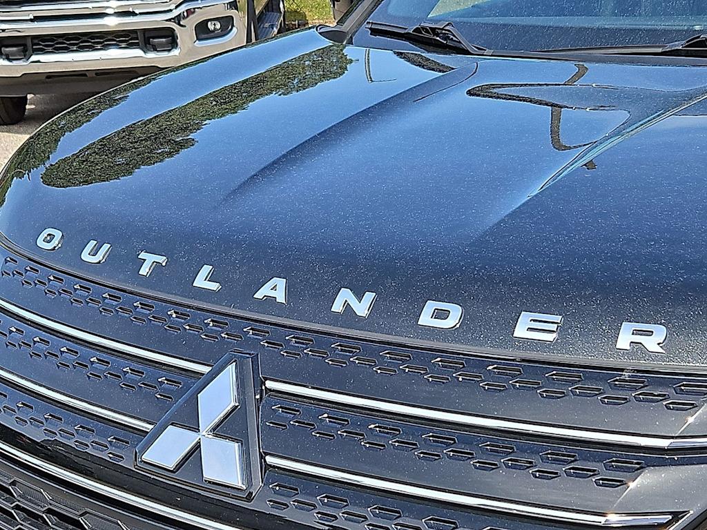 Thumbnail: 2023 Mitsubishi Outlander - 40