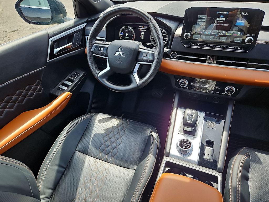 Thumbnail: 2023 Mitsubishi Outlander - 2