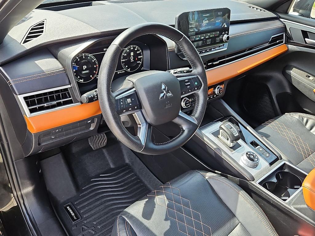 Thumbnail: 2023 Mitsubishi Outlander - 12