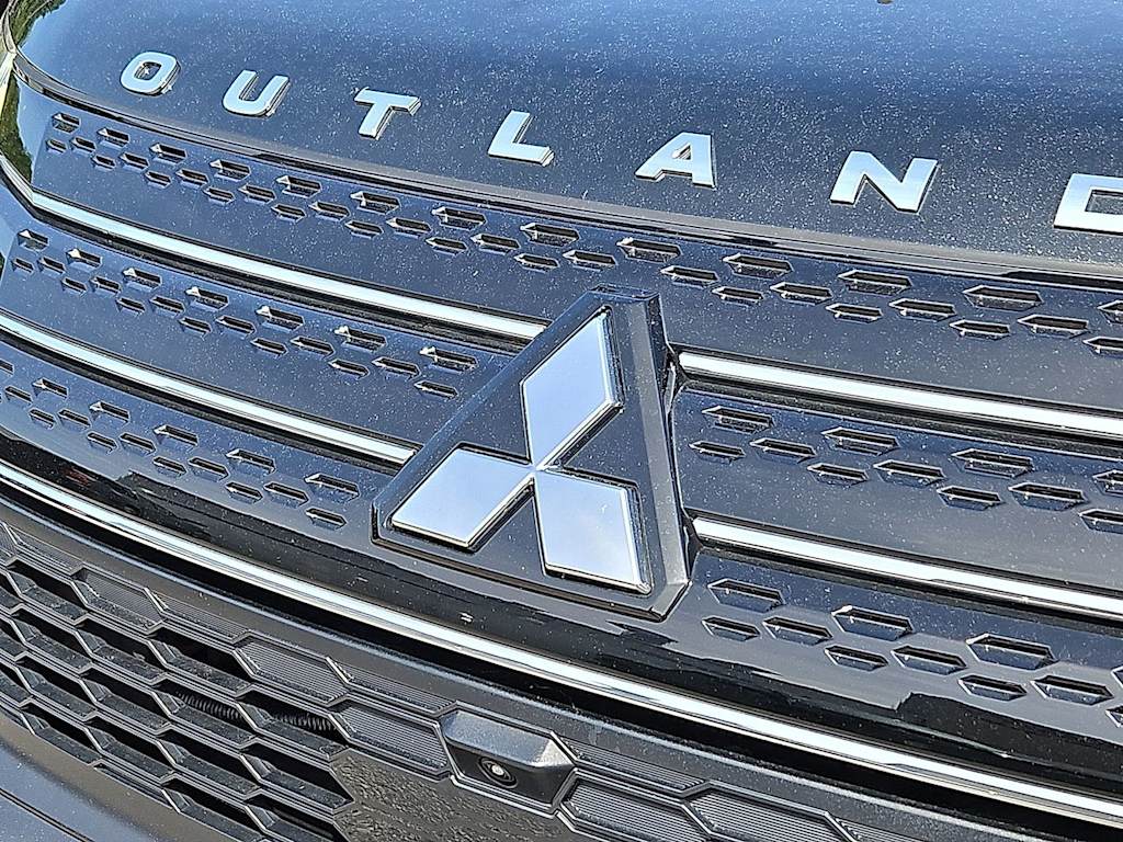 Thumbnail: 2023 Mitsubishi Outlander - 5