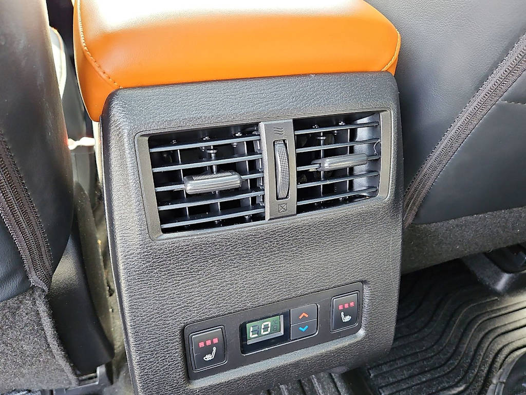 Thumbnail: 2023 Mitsubishi Outlander - 34