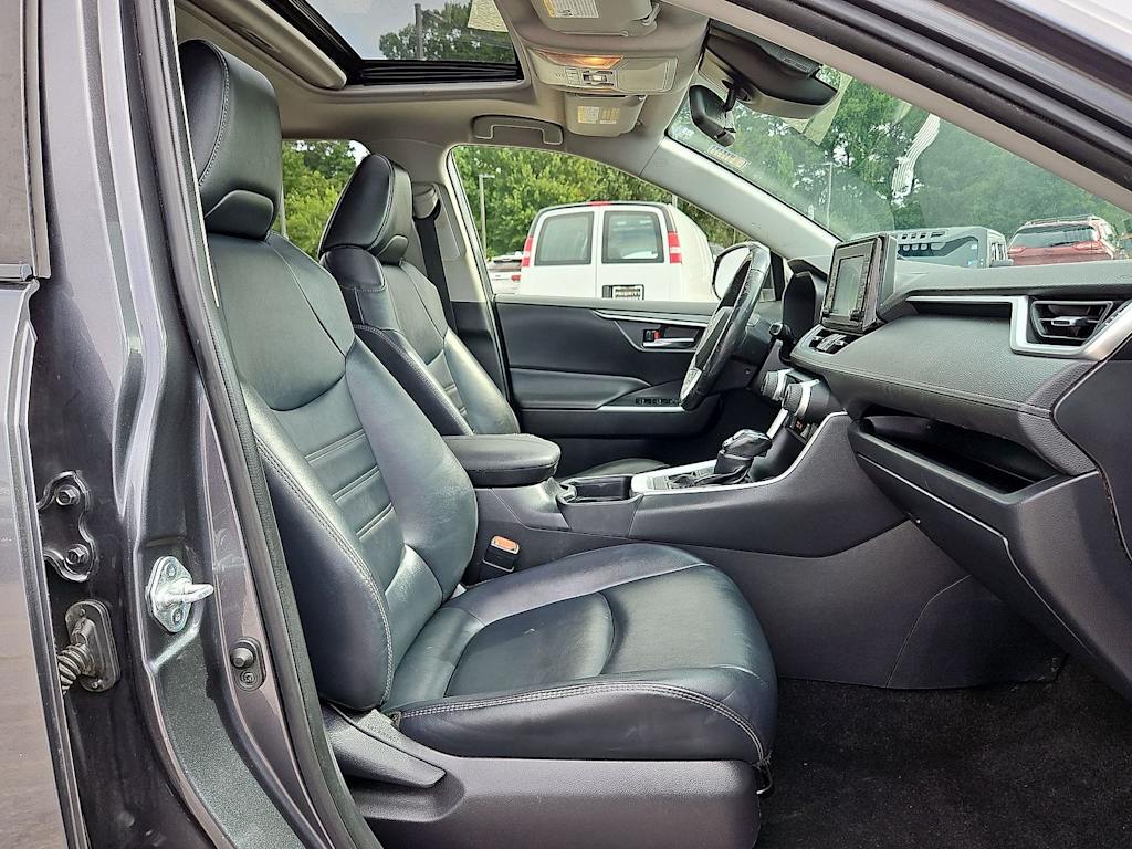 Thumbnail: 2019 Toyota RAV4 - 10