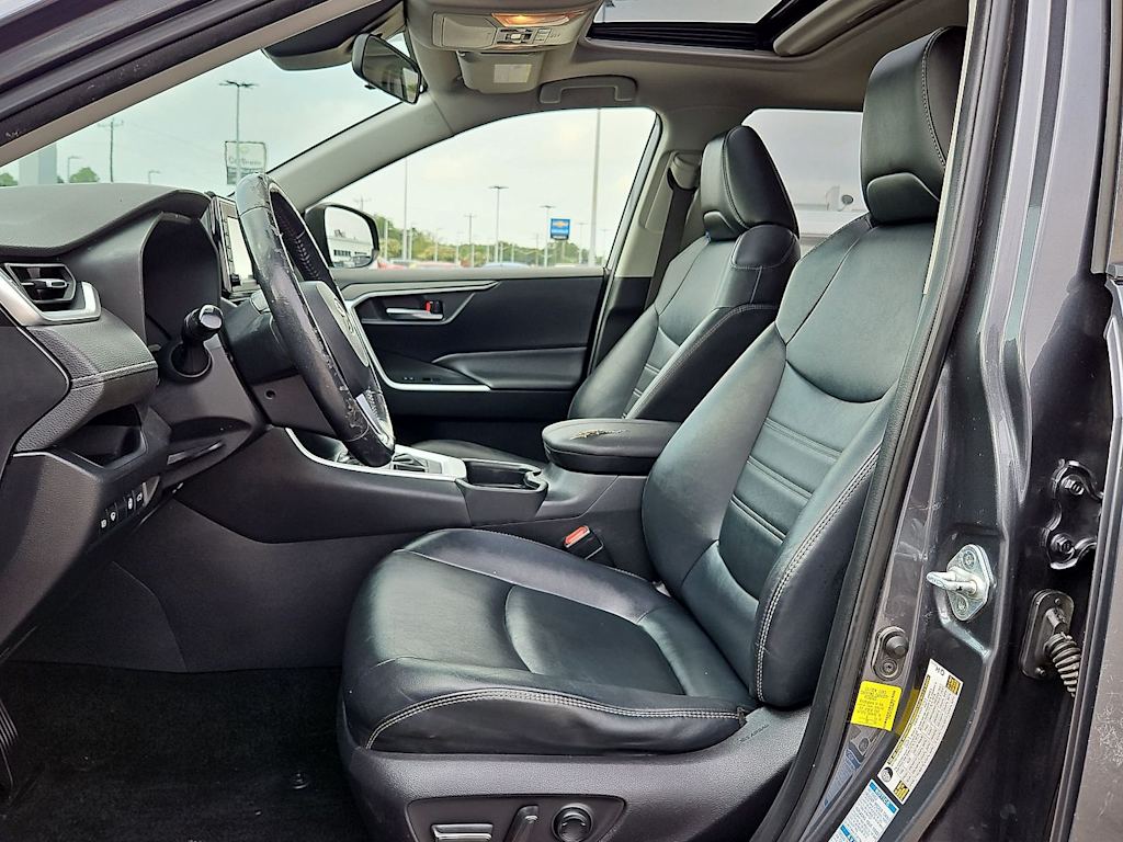 Thumbnail: 2019 Toyota RAV4 - 9